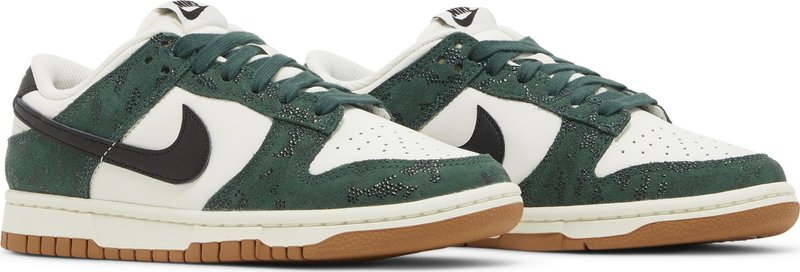 Wmns Dunk Low 'Green Snake' FQ8893-397